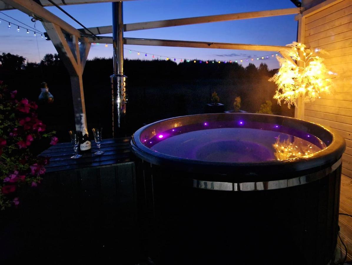 מילנקו Diamenty Baltyku Domki Wakacyjne Balia Z Jacuzzi מראה חיצוני תמונה